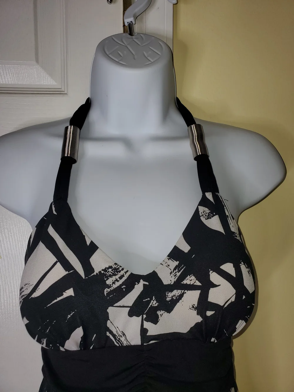 🖤 IZ Byer California Black & White Abstract Halter Top | Size M